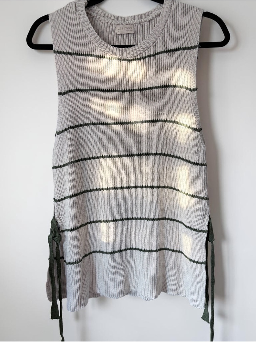 MUS & BIMBON NWOT Sleeveless Cream Knit Top w/Green Stripes & Side Detail -Sz L